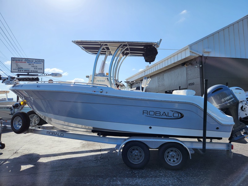 Robalo - R222