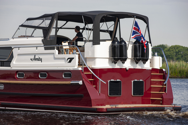 Smelne Yachts - Stevens 1600 Dutch Steel Trawler