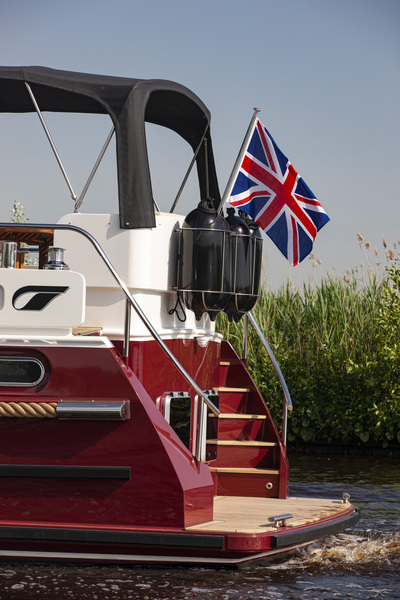 Smelne Yachts - Stevens 1600 Dutch Steel Trawler