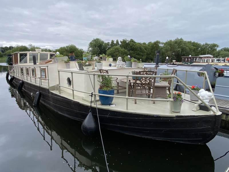 Dutch Barge - Barge