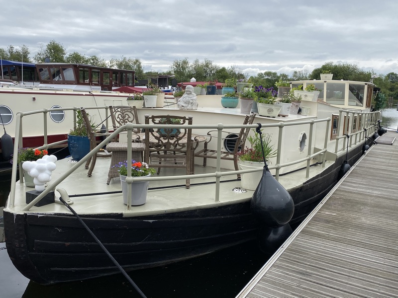 Dutch Barge - Barge